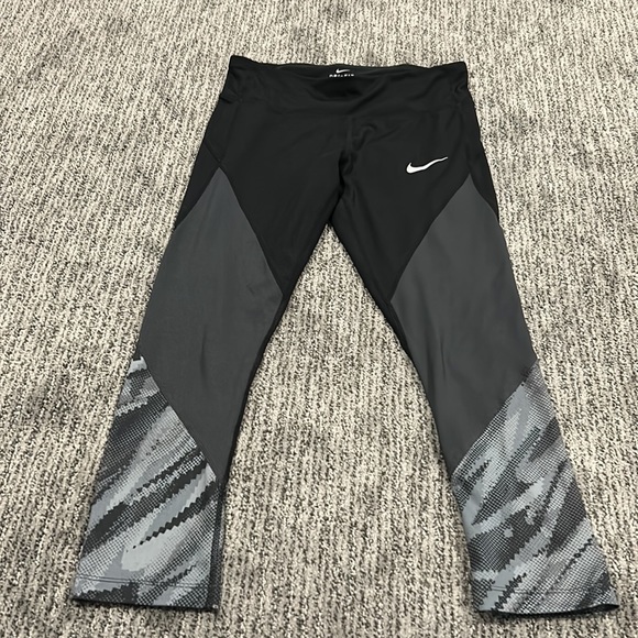 Nike Dri-Fit Capris, good condition - Picture 4 of 4
